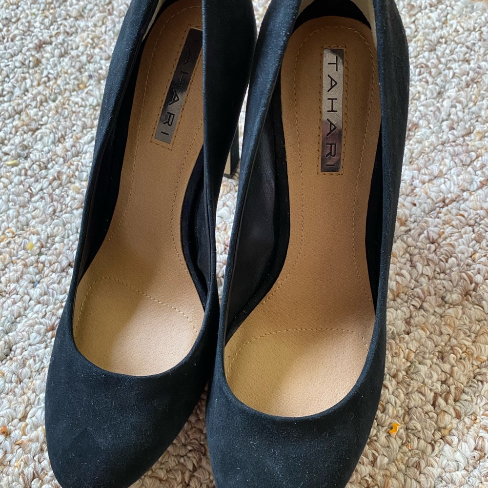 Tahari heels size 6